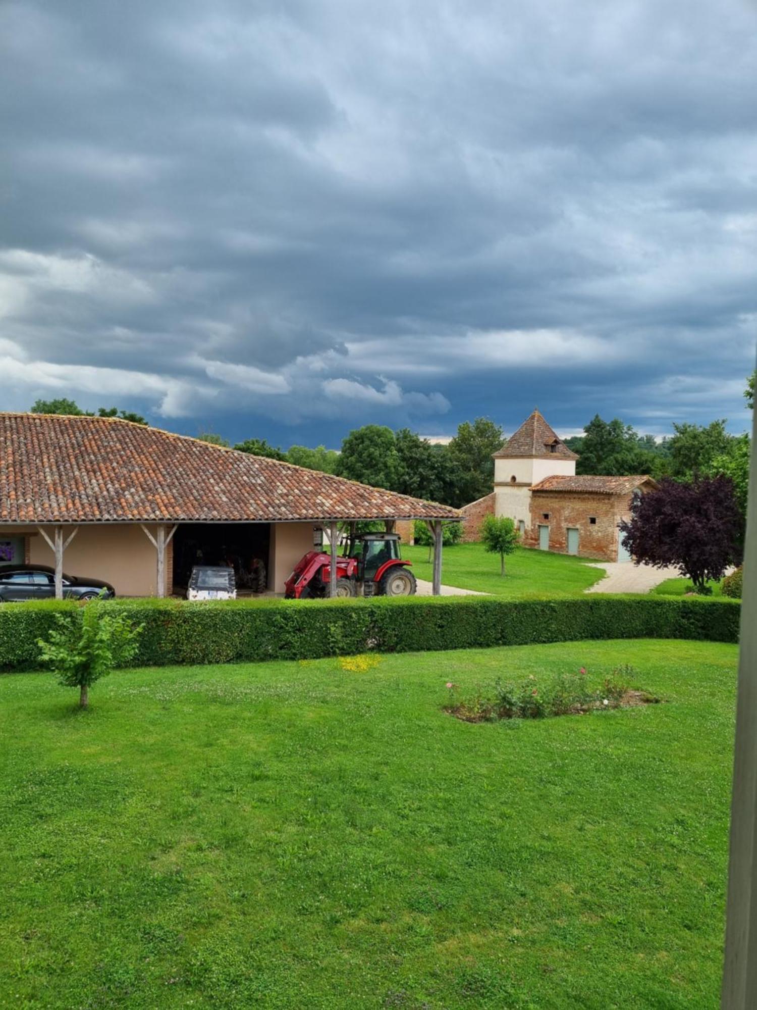 Domaine De Belcayre Bed & Breakfast Montauban Exterior photo